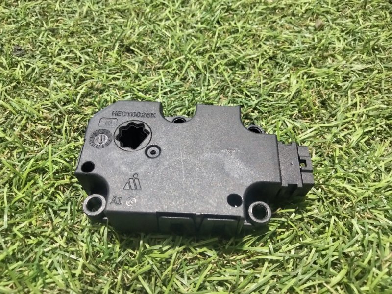 Моторчик заслонки печки