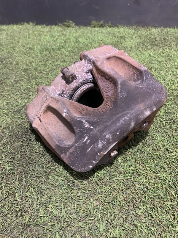 Суппорт передний правый