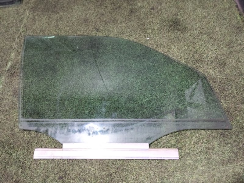 Стекло двери передней правой