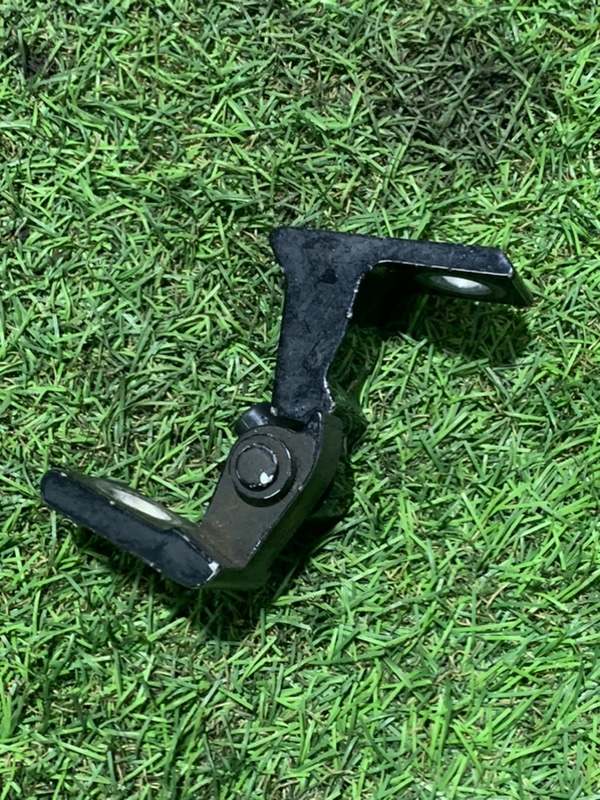 Петля двери передней правой нижняя