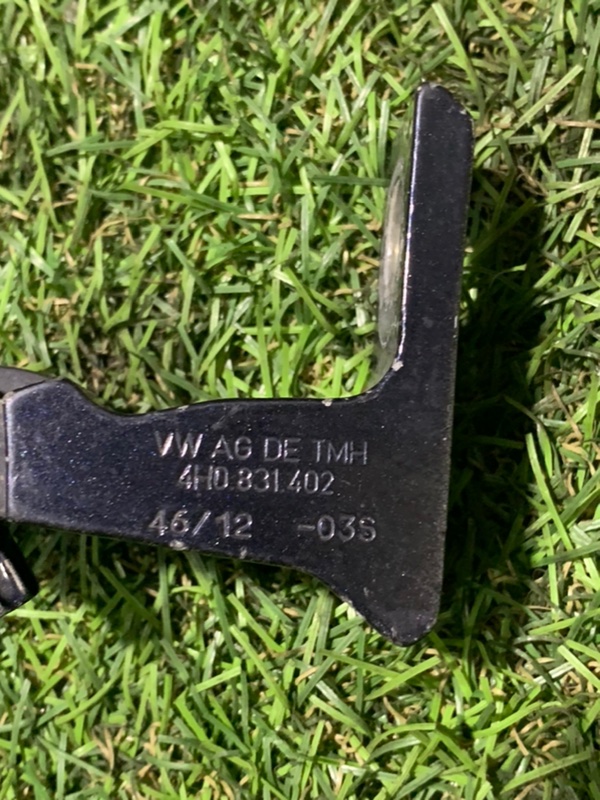 Петля двери передней правой нижняя