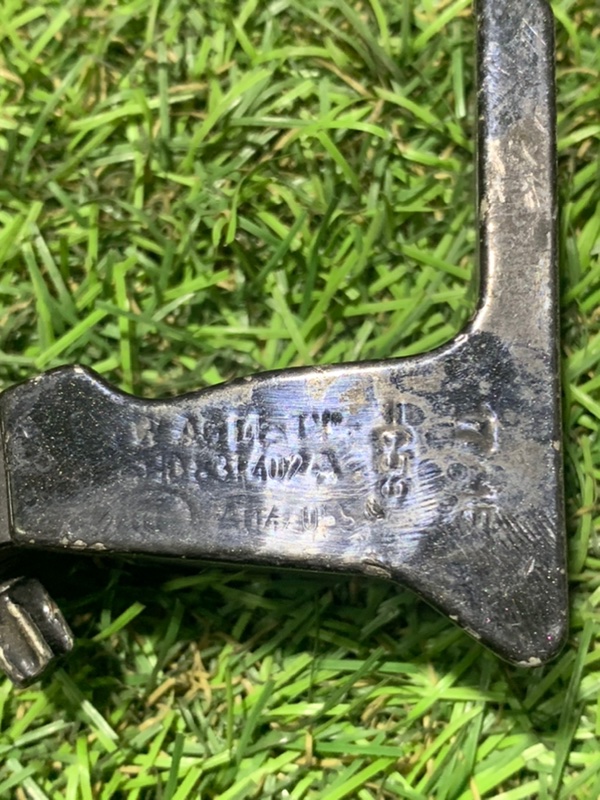 Петля двери передней правой нижняя