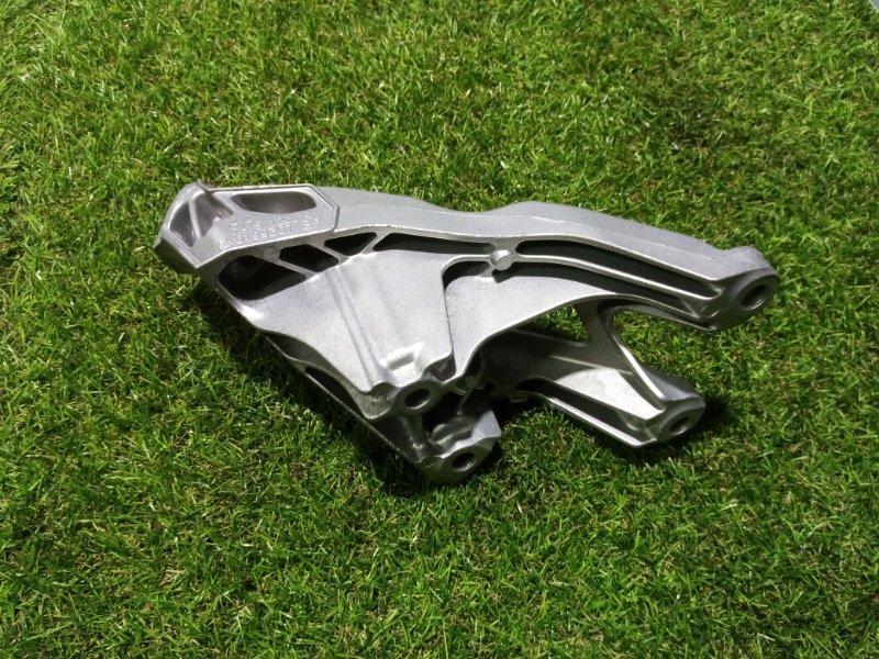 Кронштейн опоры двигателя