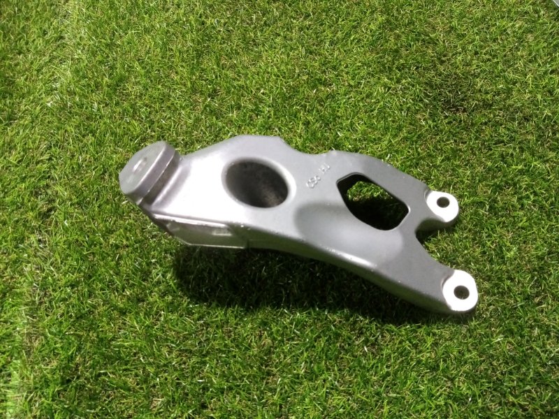 Кронштейн опоры двигателя