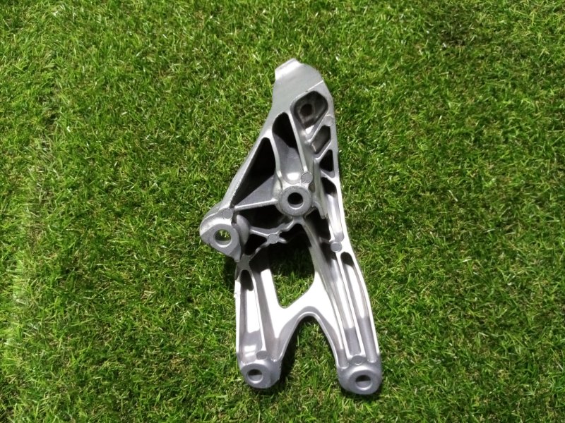 Кронштейн опоры двигателя