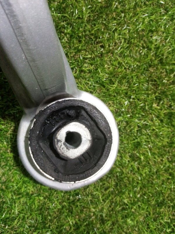 Рычаг передний нижний левый