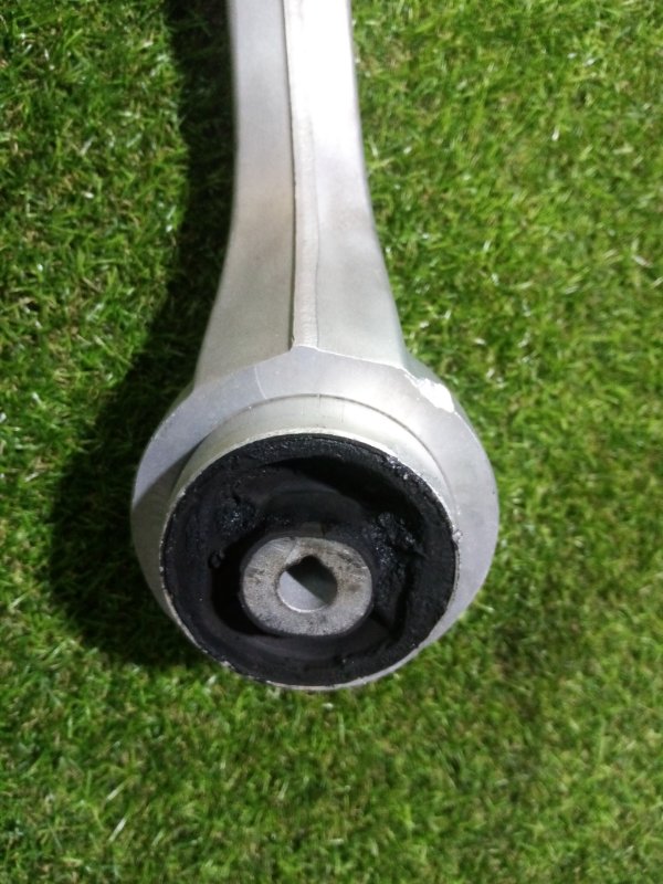 Рычаг передний нижний левый