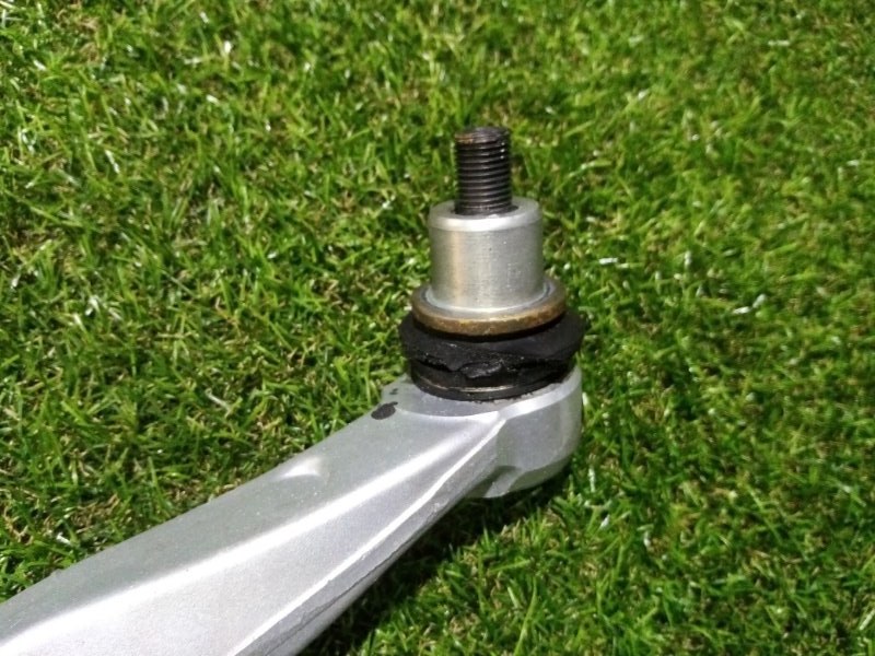 Рычаг передний нижний левый