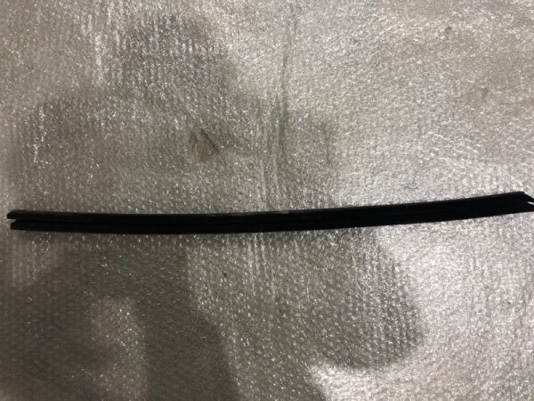 Уплотнитель задней правой двери