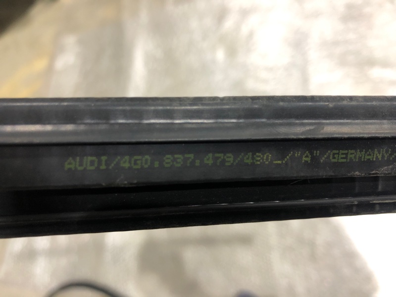 Уплотнитель задней правой двери