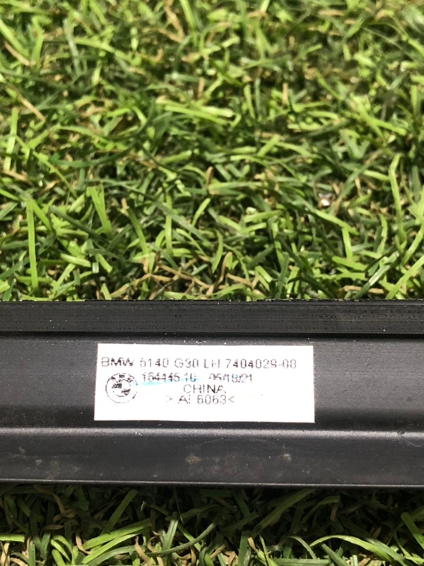 Накладка стекла заднего левого