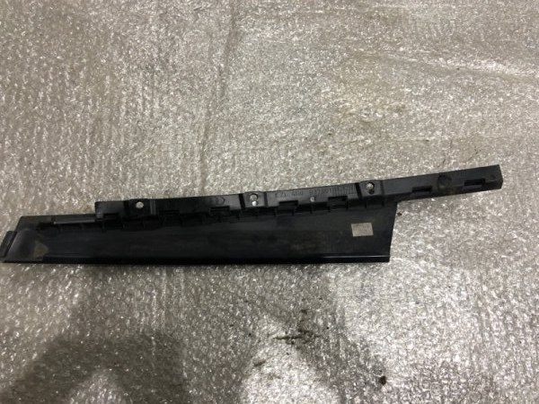 Накладка двери передней левой