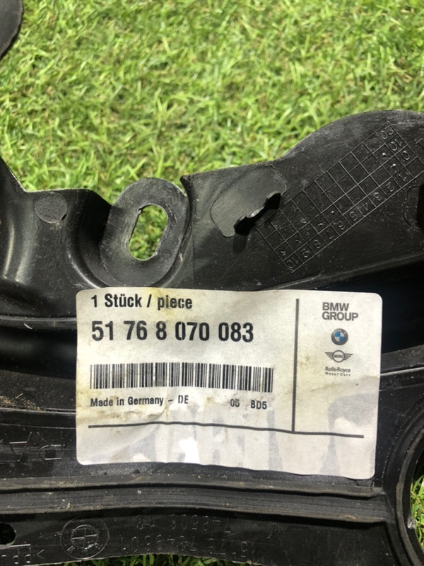 Уплотнитель капота