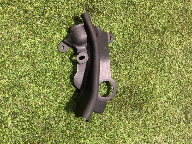 Уплотнитель капота