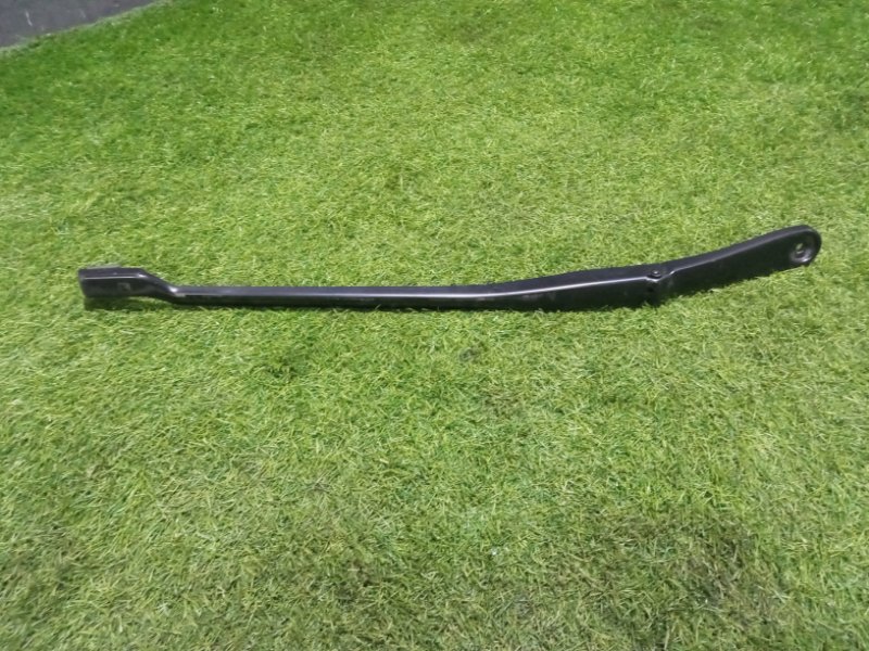 Поводок стеклоочистителя передний правый