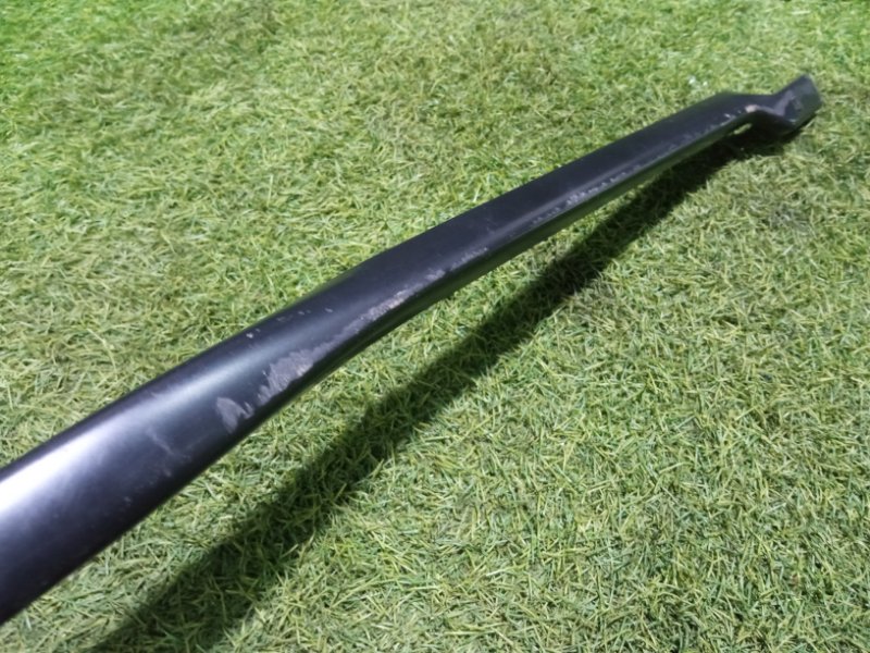 Поводок стеклоочистителя передний правый