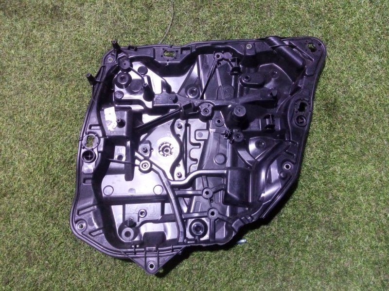 Стеклоподъемник электр. задний правый