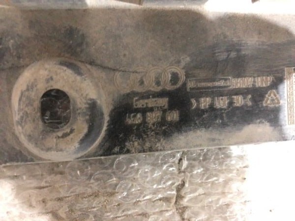 Пыльник переднего бампера