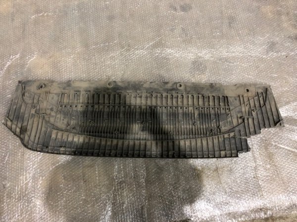 Пыльник переднего бампера