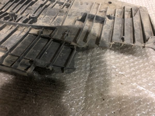 Пыльник переднего бампера