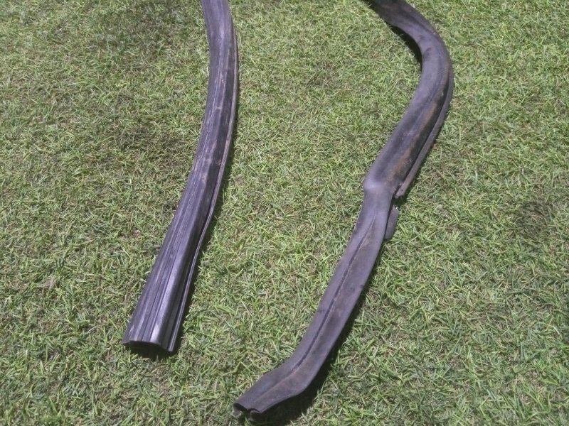 Уплотнитель стекла двери