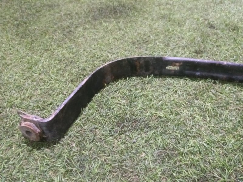 Кронштейн крепления топливного бака