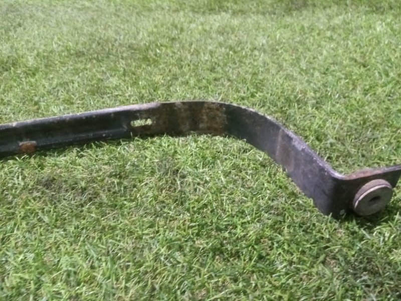 Кронштейн крепления топливного бака