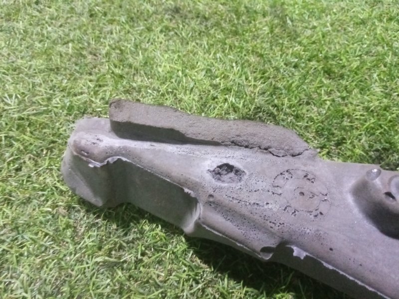 Уплотнитель капота