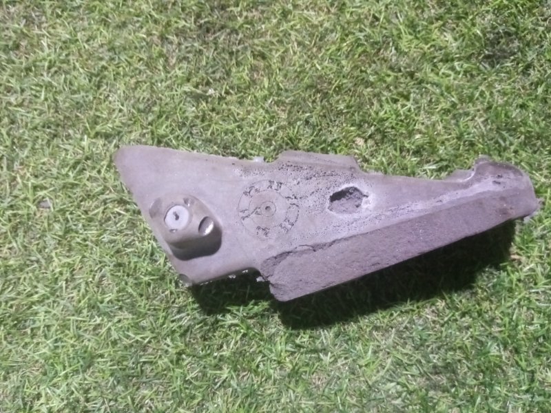 Уплотнитель капота