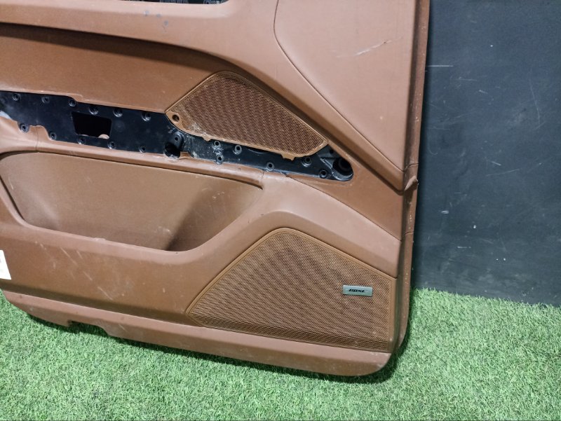 Обшивка двери передней левой