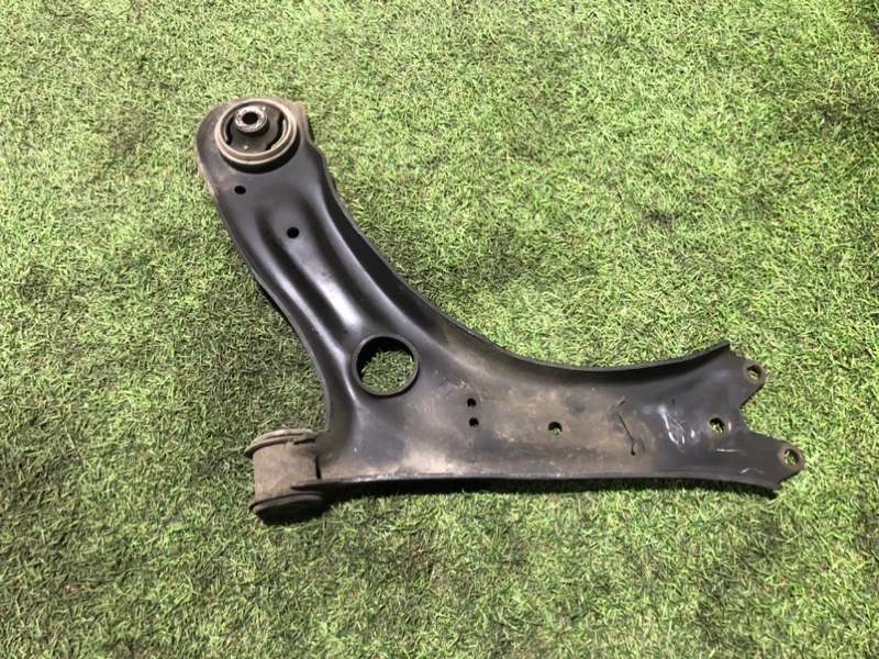 Рычаг передний правый