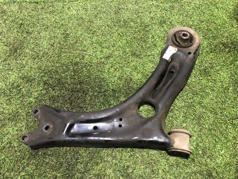 Рычаг передний правый