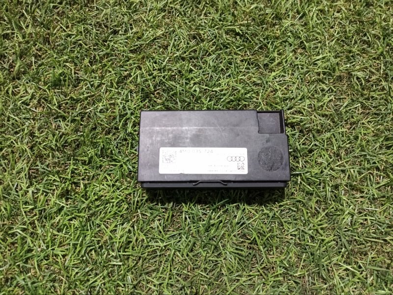 Гнездо AUX / USB IN