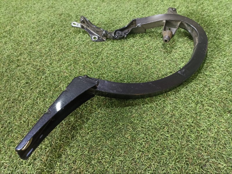 Петля крышки багажника