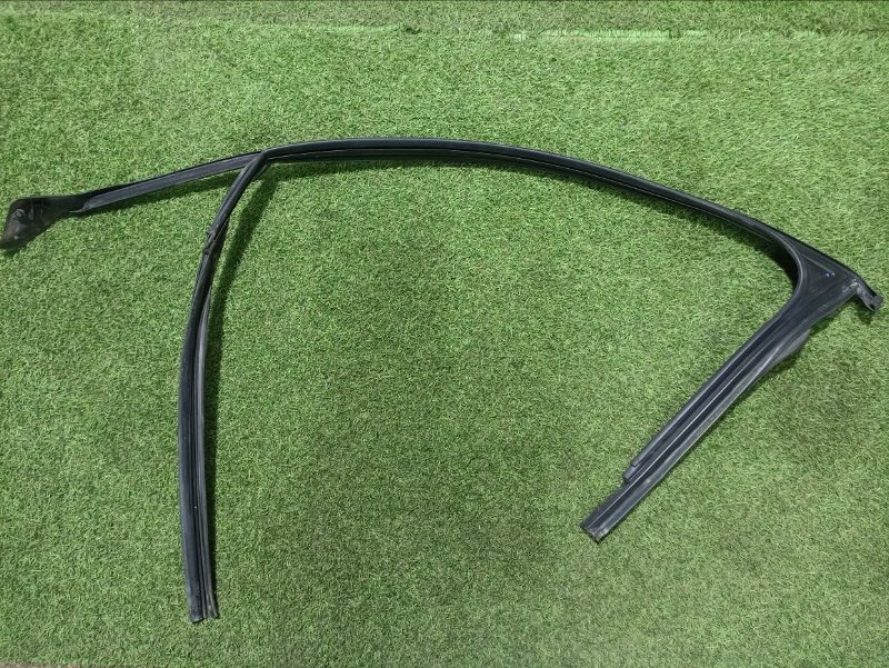 Уплотнитель стекла двери