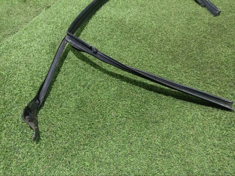 Уплотнитель стекла двери