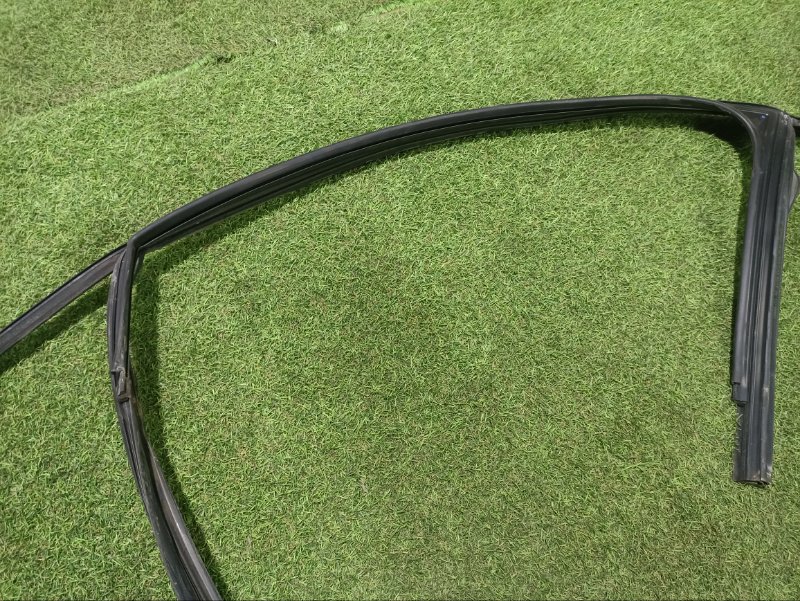 Уплотнитель стекла двери