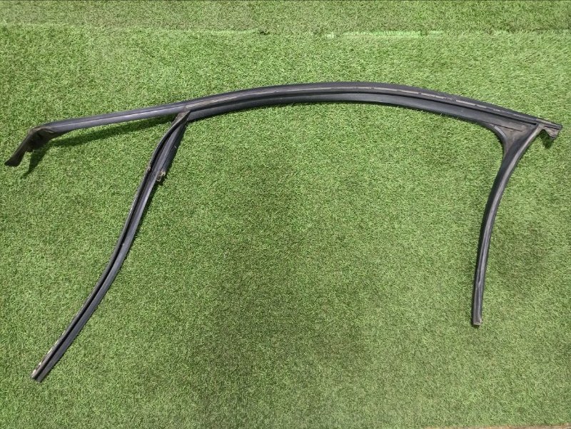 Уплотнитель стекла двери