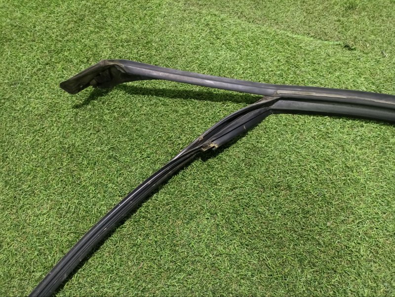 Уплотнитель стекла двери