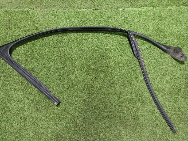 Уплотнитель стекла двери