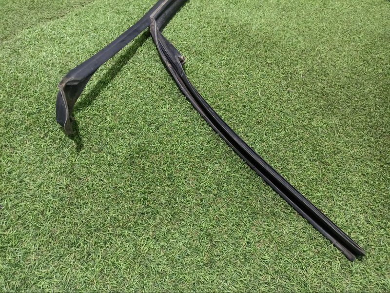 Уплотнитель стекла двери