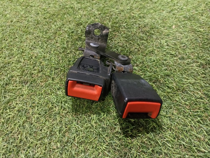 Ответная часть ремня безопасности