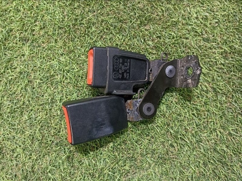 Ответная часть ремня безопасности