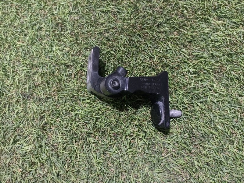 Петля двери