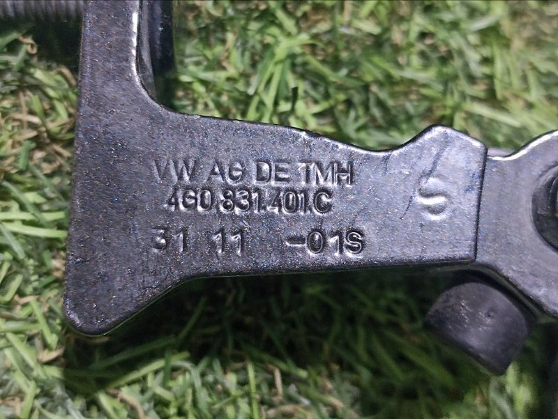 Петля двери