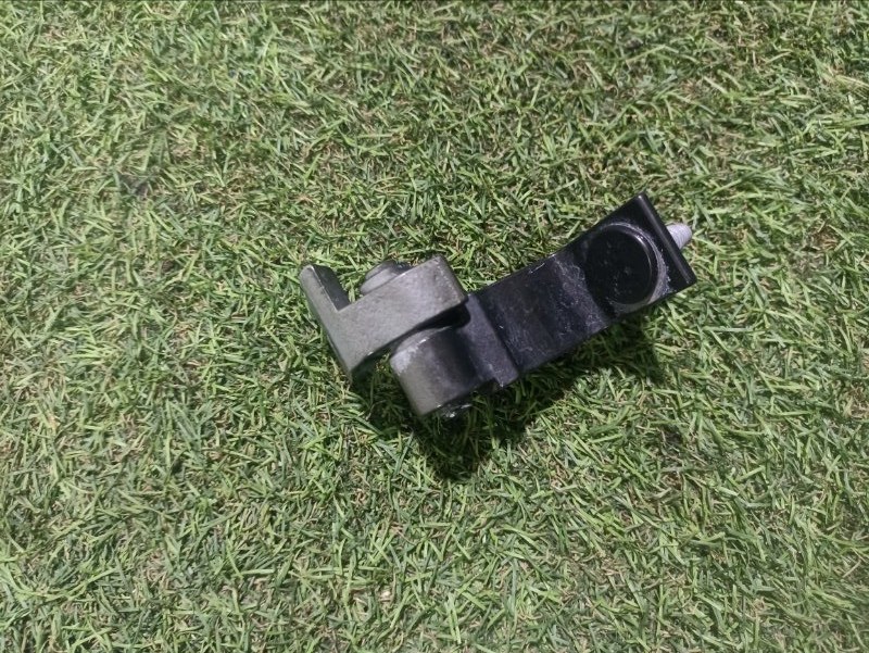 Петля двери задней правой верхняя