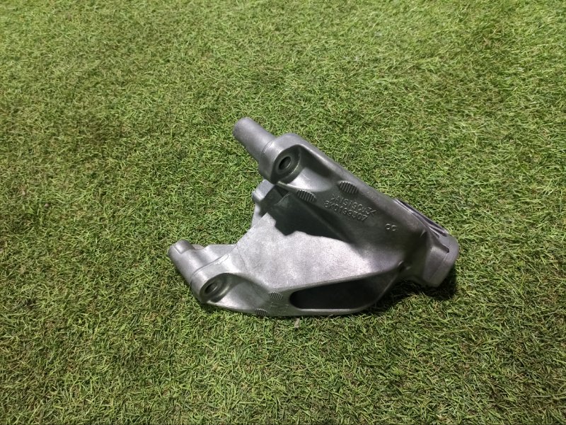 Кронштейн двигателя