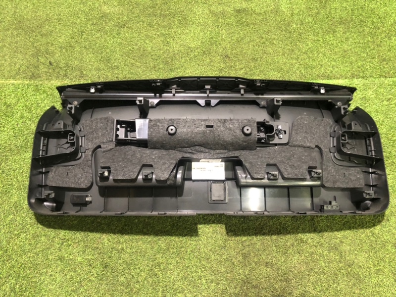 Обшивка крышки багажника