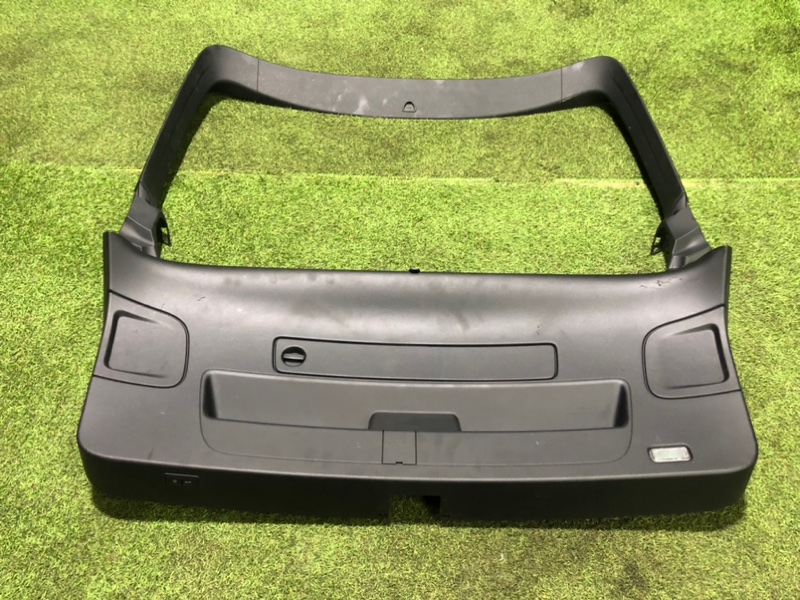 Обшивка крышки багажника