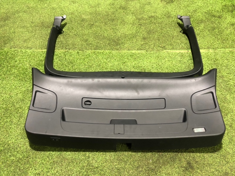 Обшивка крышки багажника